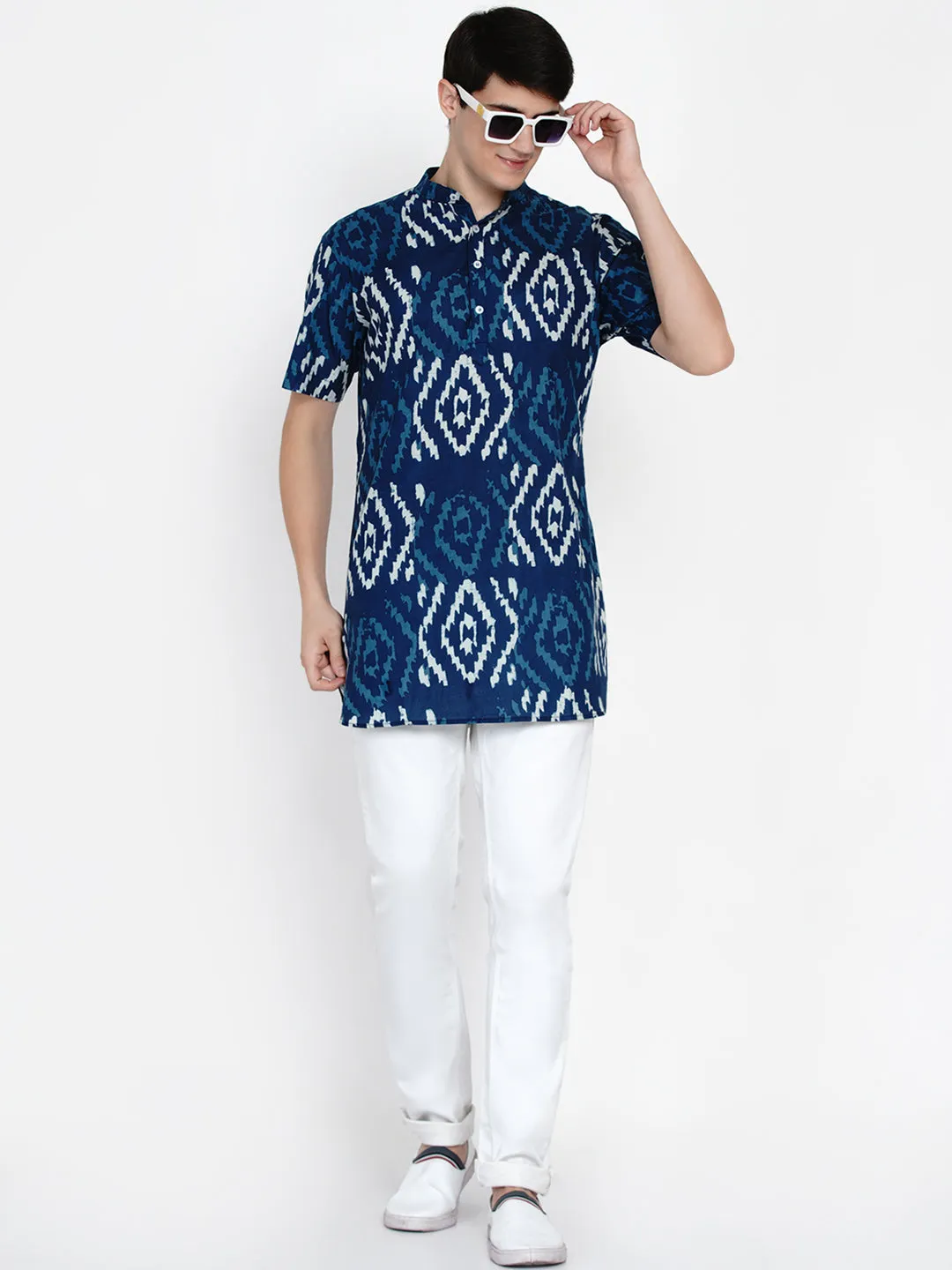 Men Navy Blue & White Geometric Printed Kurta