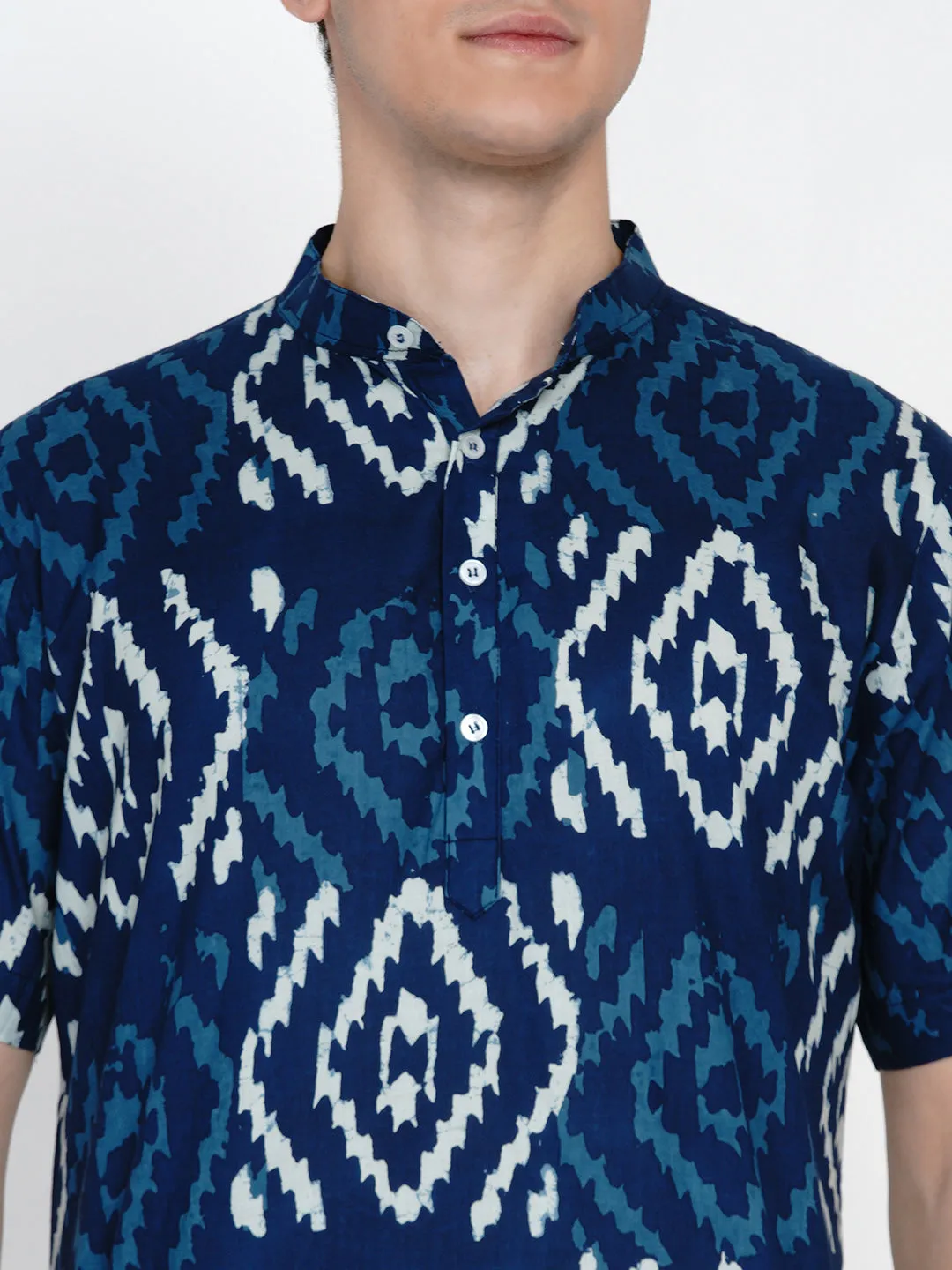 Men Navy Blue & White Geometric Printed Kurta